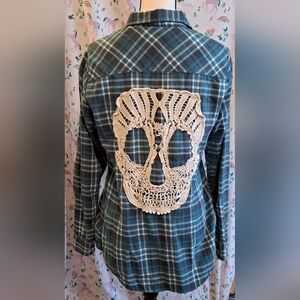 EUC Y2K Hot Topic Aqua Plaid Lace Skull Casual Long Sleeve Collar Shirt Top SZ M